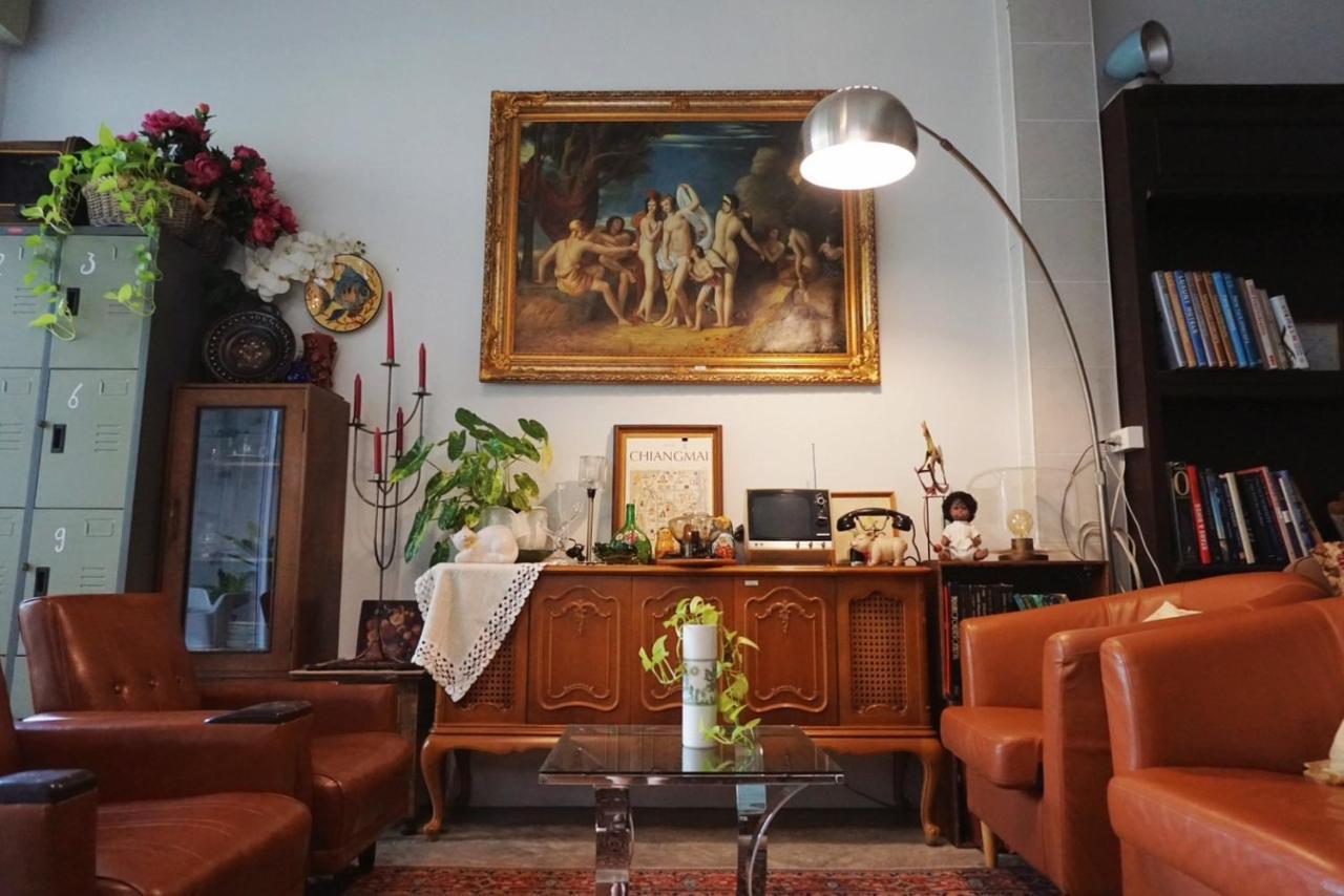 Manee Guesthouse And Record บ้านมานี Чиангмай Экстерьер фото