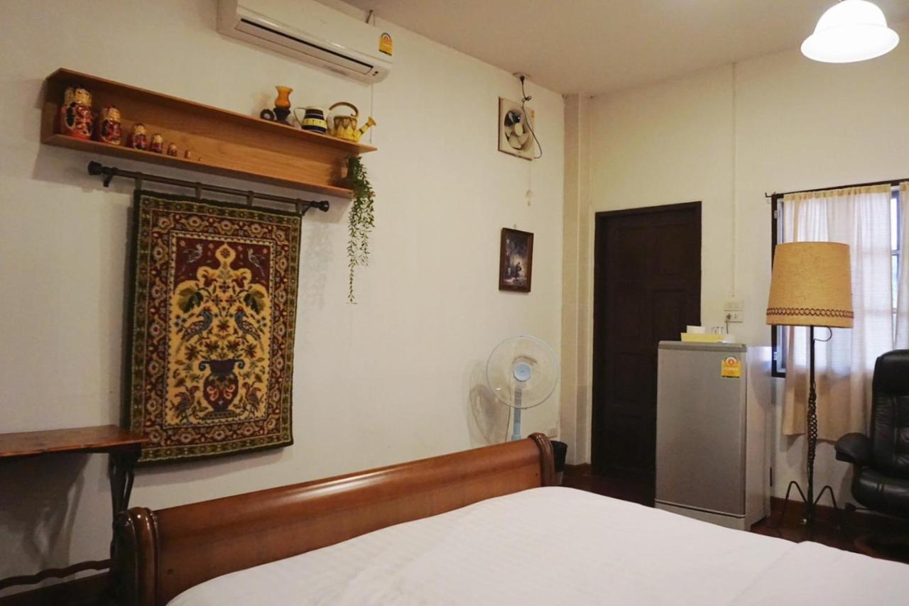 Manee Guesthouse And Record บ้านมานี Чиангмай Экстерьер фото