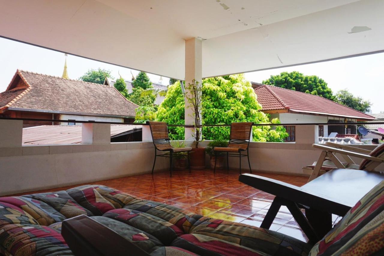 Manee Guesthouse And Record บ้านมานี Чиангмай Экстерьер фото