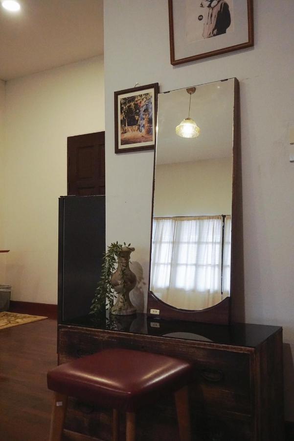 Manee Guesthouse And Record บ้านมานี Чиангмай Экстерьер фото
