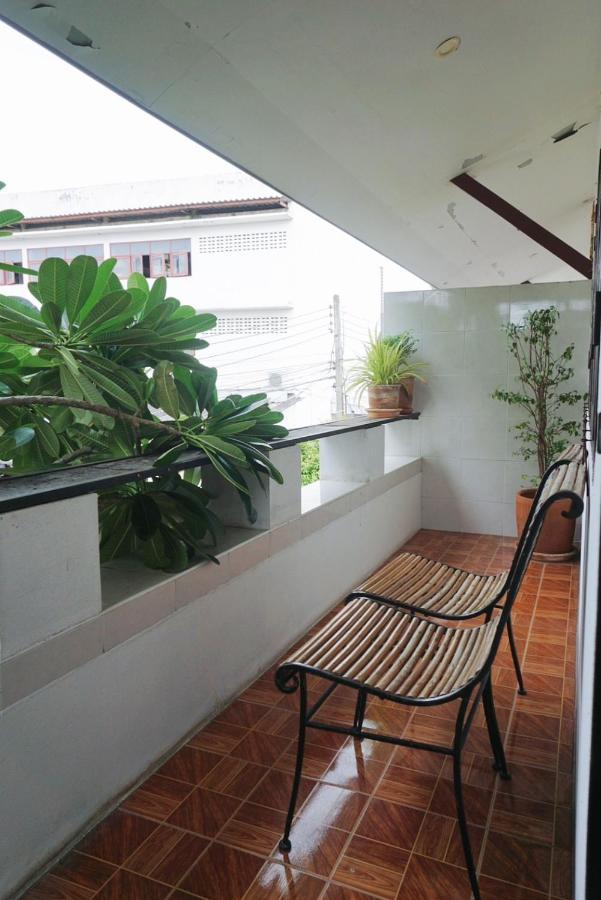 Manee Guesthouse And Record บ้านมานี Чиангмай Экстерьер фото